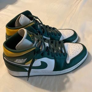 Nike Air Jordan 1 Mid.